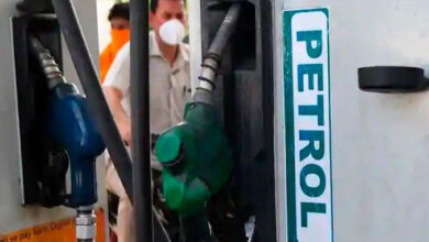 Photo of दिल्ली में 8 रूपये लीटर सस्ता हुआ पेट्रोल, आज रात से लागू होंगी नई कीमतें…..