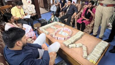 Photo of इसाई मिशनरी के बिशप पीसी सिंह के घर पर ईओडब्ल्यू की रेड में मिले  1 करोड़ 65 लाख रुपये से ज्यादा की नकदी , 18 हजार  विदेशी मुद्रा बरामद