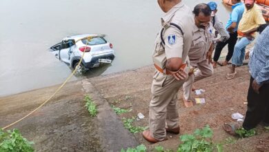 Photo of मझगवां के पास नहर में कार समाई, दो लापता, तलाश जारी