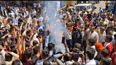 Photo of गर्भवती गाय को काटने पर दमोह में बबाल, हिंदू संगठन के लोगों पर कसाइयों ने चलाई गोली, शहर बन्द, बुल्डोजर की कारवाई।
