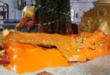 Photo of लेटे महाबलि हनुमानजी की नाभि से निकलता है जल, ग्रहण मात्र से रोगों व भूत-बाधाओं से मिलती है मुक्ति