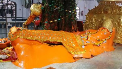 Photo of लेटे महाबलि हनुमानजी की नाभि से निकलता है जल, ग्रहण मात्र से रोगों व भूत-बाधाओं से मिलती है मुक्ति