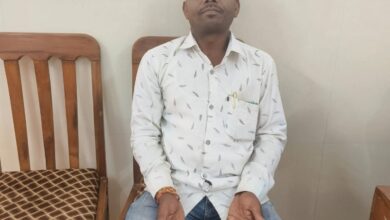 Photo of जबलपुर लोकायुक्त टीम ने सरपंच को 10 हजार रिश्वत लेते रंगे हाथों गिरफ्तार किया