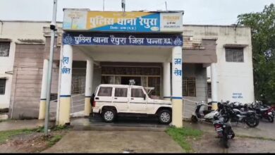 Photo of यूपी की दो बच्चों की माँ से दो माह पहले शादी अब चारपाई में मिली लाश, पत्नी गायब