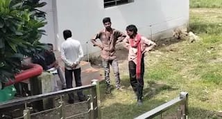 Photo of रात से घात लगाये बैठे युवक ने सुबह युवती के बाहर निकलते से कुल्हाड़ी से मारा, मौत