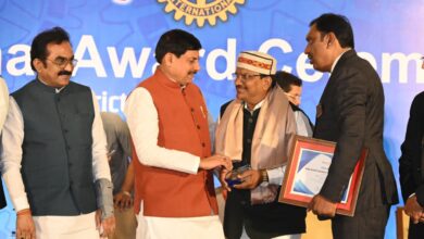 Photo of मुख्यमंत्री ने “समरसता पुरूष” सन्दीप को अंतरराष्ट्रीय रोटरी पुरुस्कार से किया सम्मानित