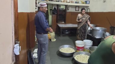 Photo of गरूड़ दलों द्वारा एक्सपायरी डेट के 30 किलो नमकीन के साथ 50 किलो खोवा और 20 किलो पनीर किया नष्ट