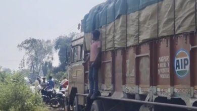 Photo of ट्रक से लटकती मिली ड्राइवर की लाश, क्षेत्र में मची सनसनी