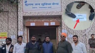 Photo of पश्चिम बंगाल बाबरी मस्जिद के प्रस्ताव पर जबलपुर में लगे बाबरी मूत्रालय के पोस्टर, पुलिस ने तत्काल फाड़े