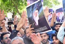 Photo of शिया और सुन्नी समुदाय की ओर से संयुक्त निकाला गया शोक जुलूस, खामेनेई को दी गई श्रद्धांजलि