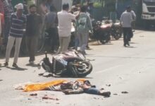 Photo of जबलपुर हाईवे पर भीषण हादसा: ट्रक की टक्कर से स्कूटी सवार को 50 मीटर तक घसीटा, सड़क पर बिखरा शव