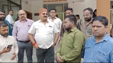 Photo of हिंदू संगठन के पदाधिकारी से थाना प्रभारी द्वारा दुर्व्यवहार को लेकर आक्रोश के साथ ज्ञापन