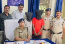 Photo of ट्रेन में चोरी के मोबाइल बेचने की फिराक में बैठे दो आरोपी गिरफ्तार