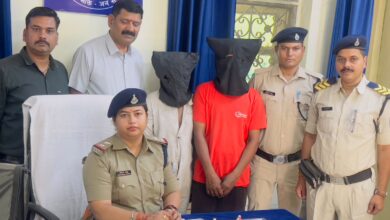 Photo of ट्रेन में चोरी के मोबाइल बेचने की फिराक में बैठे दो आरोपी गिरफ्तार