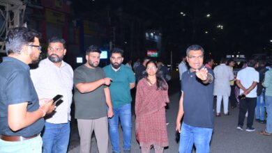 Photo of शहर में सफाई टीम के साथ मध्यरात्रि के बाद भी डटे रहे कलेक्टर, निगमायुक्त, निगमाध्यक्ष