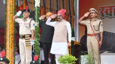 Photo of स्वतंत्रता दिवस पर दिखा देशभक्ति का जज्बा, मंत्री राकेश सिंह ने किया ध्वजारोहण