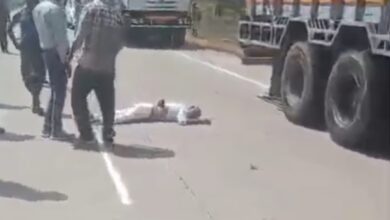 Photo of NH-30 पर भीषण हादसा: कार-बाइक की जोरदार भिड़ंत में दो बुजुर्गों की मौत, सामाजिक कार्यक्रम में शामिल होने जा रहे थे